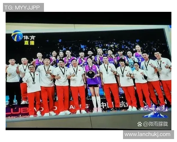 上海排球队以58分稳居联赛积分榜首位展现强劲实力 上海排球队以58分稳居联赛积分榜首位展现强劲实力