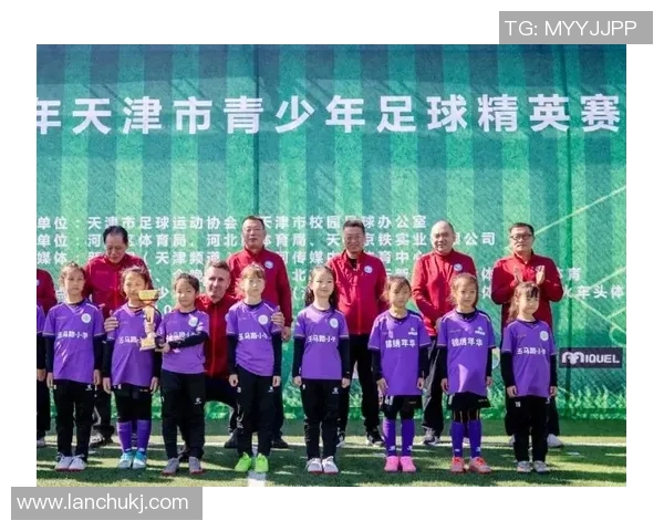 南京足球队拼搏历程回顾全国锦标赛特别报道展现奋斗精神与团队力量 南京足球队拼搏历程回顾全国锦标赛特别报道展现奋斗精神与团队力量