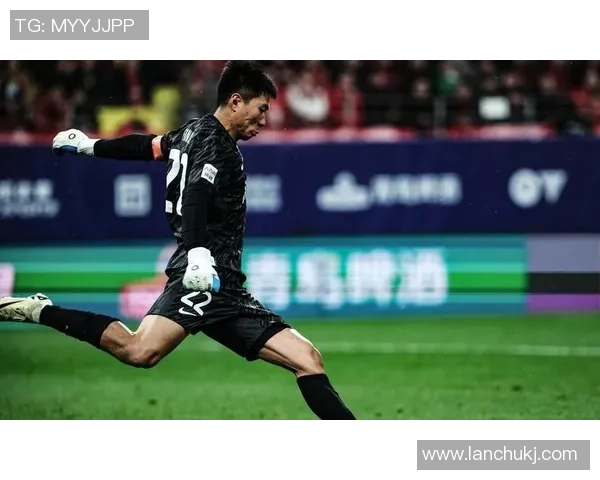 大爷足球明星精彩瞬间集锦让你领略不一样的球场魅力与激情 大爷足球明星精彩瞬间集锦让你领略不一样的球场魅力与激情