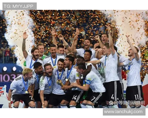 历届年度足球明星评选回顾与精彩瞬间盘点 历届年度足球明星评选回顾与精彩瞬间盘点