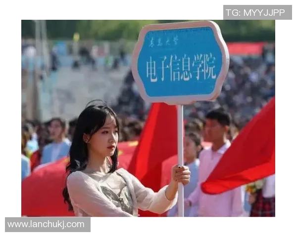 细腰足球明星的魅力与成就揭秘运动与时尚的完美结合 细腰足球明星的魅力与成就揭秘运动与时尚的完美结合