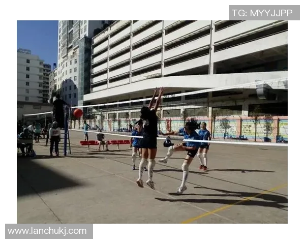 赛后分析:西安排球队与杭州排球队的表现与状态对比探讨 赛后分析:西安排球队与杭州排球队的表现与状态对比探讨